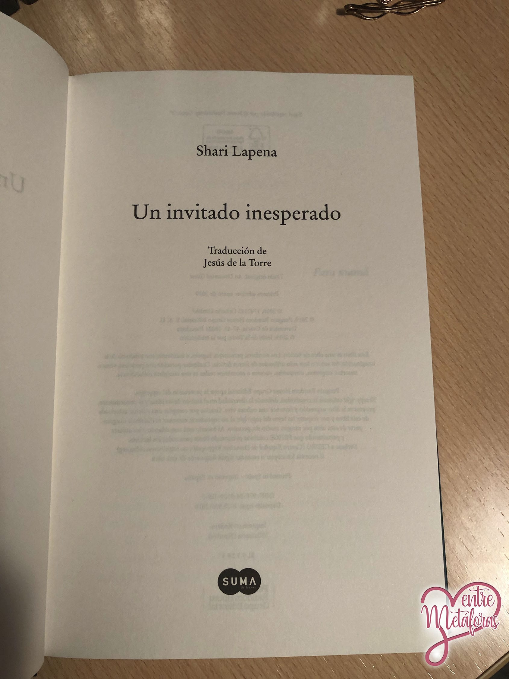 Un invitado inesperado, de Shari Lapena - Reseña